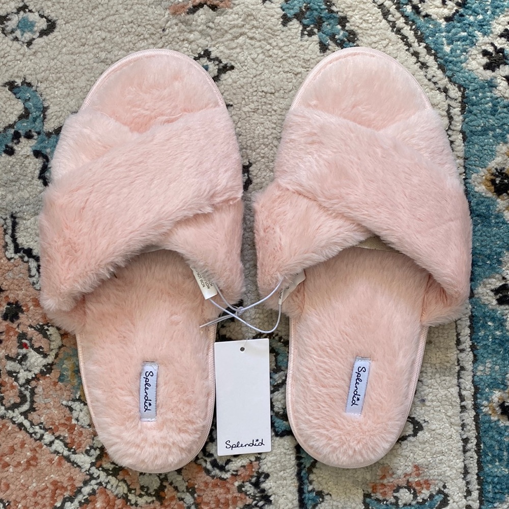 Splendid pink fuzzy slippers